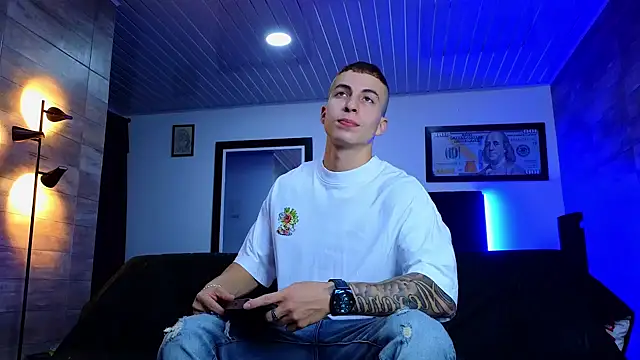 Snapshot of AsmodeoCox chatting on 02/26/25, 02:26 AsmodeoCox online show from 02/26/25, 02:26