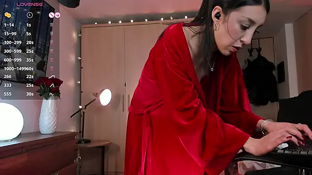 ariana fitl  online show from 01/10/25, 07:04