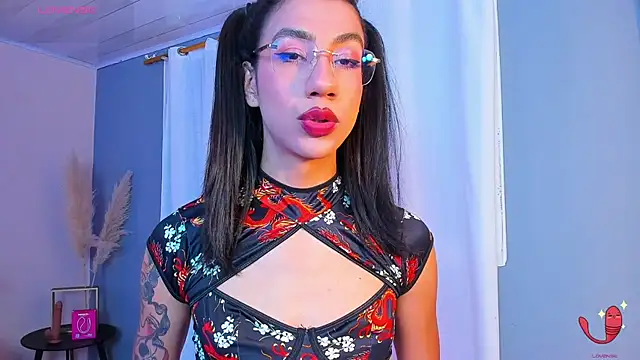 Snapshot of sofiaa_grey_ chatting on 10/28/25, 12:30 sofiaa grey online show from 10/28/25, 12:30