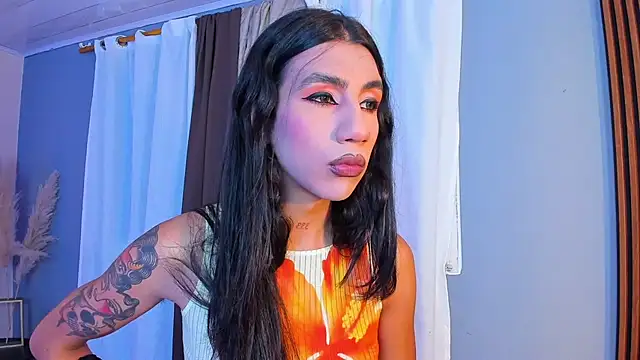 Snapshot of sofiaa_grey_ chatting on 11/01/25, 01:02 sofiaa grey online show from 11/01/25, 01:02
