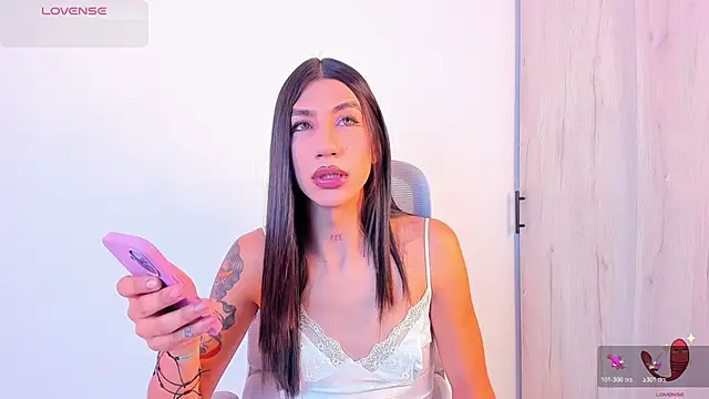 Snapshot of sofiaa_grey_ chatting on 11/11/25, 02:50 sofiaa grey online show from 11/11/25, 02:50