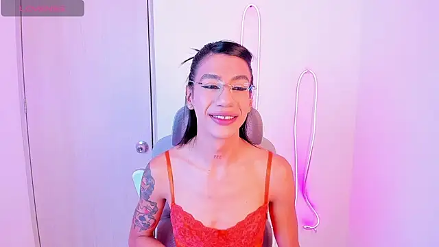 Snapshot of sofiaa_grey_ chatting on 12/20/25, 02:13 sofiaa grey online show from 12/20/25, 02:13