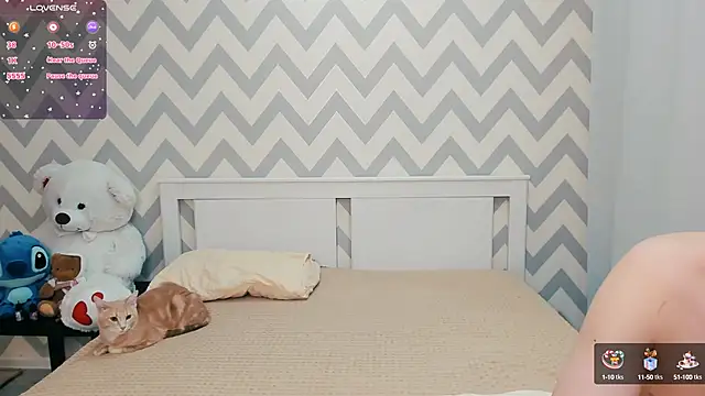 Snapshot of shaameless chatting on 12/18/24, 10:35 shaameless online show from 12/18/24, 10:35