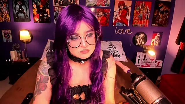 Snapshot of anne_cross chatting on 12/17/24, 01:29 anne cross online show from 12/17/24, 01:29