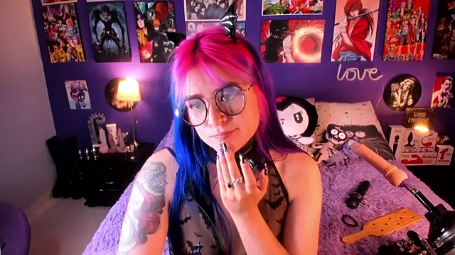 Snapshot of anne_cross chatting on 03/20/25, 01:35 anne cross online show from 03/20/25, 01:35