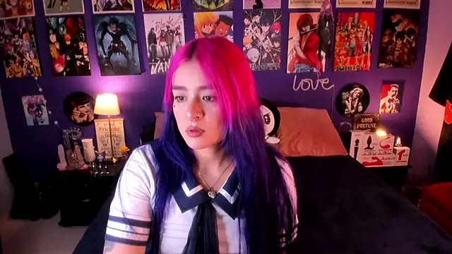 Snapshot of anne_cross chatting on 10/17/25, 12:01 anne cross online show from 10/17/25, 12:01