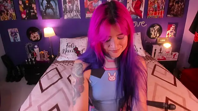 Snapshot of anne_cross chatting on 11/25/25, 08:42 anne cross online show from 11/25/25, 08:42