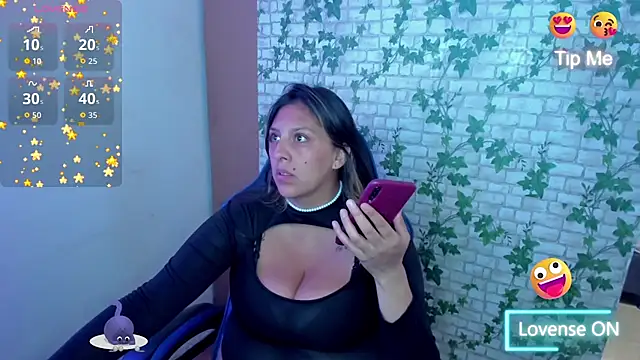 Snapshot of MIABOOBS__ chatting on 11/17/25, 07:41 MIABOOBS online show from 11/17/25, 07:41