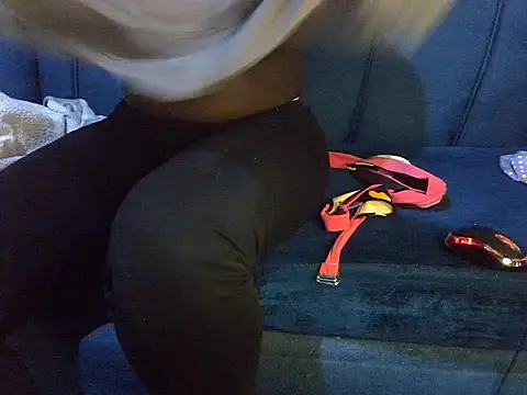 Snapshot of pretty_alma20 chatting on 04/21/26, 01:42 pretty alma20 online show from 04/21/26, 01:42