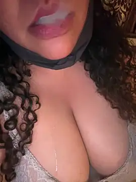 Snapshot of Snehameoww@xh chatting on 04/10/26, 06:34 Snehameowwxh online show from 04/10/26, 06:34