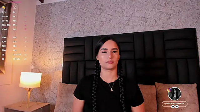 Snapshot of iara_martinez chatting on 10/13/25, 12:49 iara martinez online show from 10/13/25, 12:49