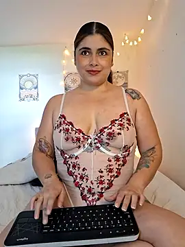 Snapshot of Juliietha_servas chatting on 10/05/25, 08:29 Juliietha servas online show from 10/05/25, 08:29