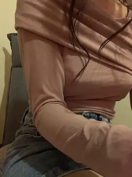 Snapshot of n_n_mao chatting on 12/16/25, 01:43 n n mao online show from 12/16/25, 01:43