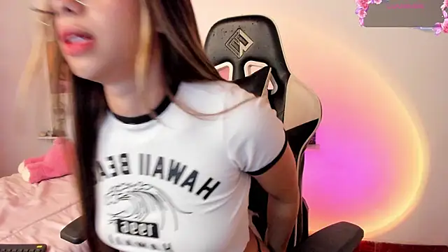 Snapshot of little_jade chatting on 10/22/25, 01:39 little jade online show from 10/22/25, 01:39