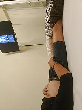 Snapshot of Jossi15 chatting on 10/27/25, 09:41 Jossi15 online show from 10/27/25, 09:41