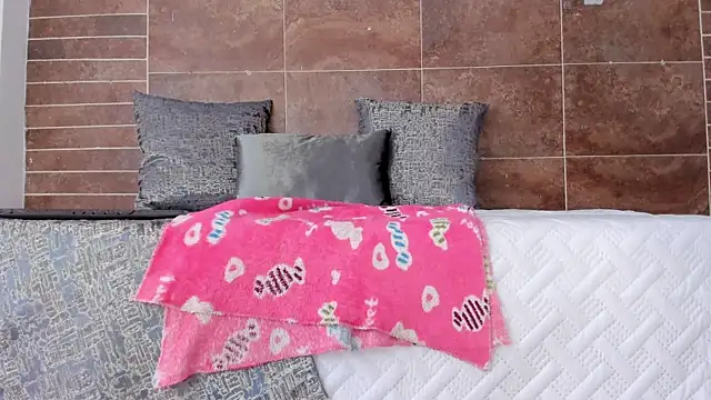 emily hunter12 online show from 11/03/25, 01:23