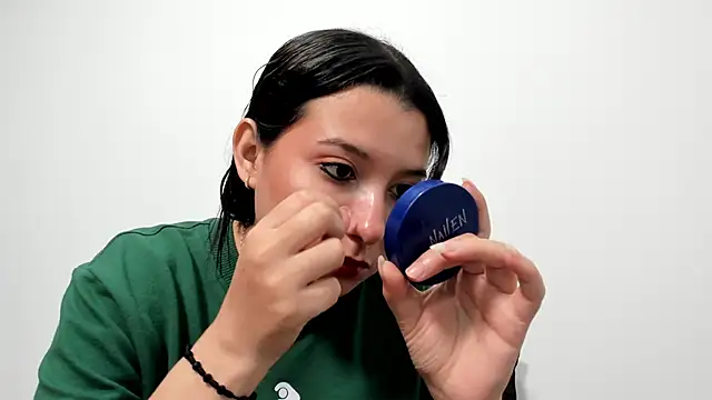 cami-01 online show from 11/22/25, 08:30