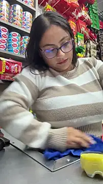 Snapshot of Sol_biglips chatting on 11/25/25, 11:21 Sol biglips online show from 11/25/25, 11:21