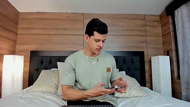 Snapshot of MarcoSullivan chatting on 12/25/24, 07:24 MarcoSullivan online show from 12/25/24, 07:24