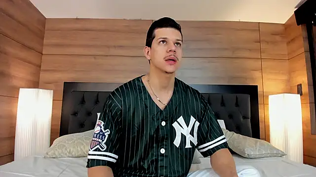 Snapshot of MarcoSullivan chatting on 12/29/24, 11:40 MarcoSullivan online show from 12/29/24, 11:40