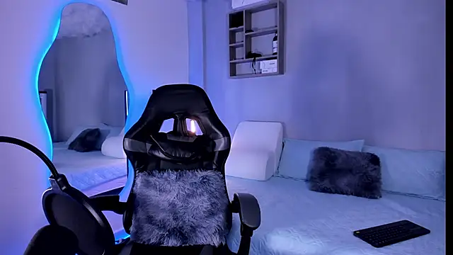 Snapshot of MarcoSullivan chatting on 10/16/25, 02:07 MarcoSullivan online show from 10/16/25, 02:07