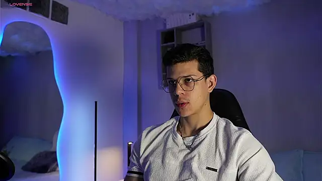 Snapshot of MarcoSullivan chatting on 02/19/26, 01:29 MarcoSullivan online show from 02/19/26, 01:29