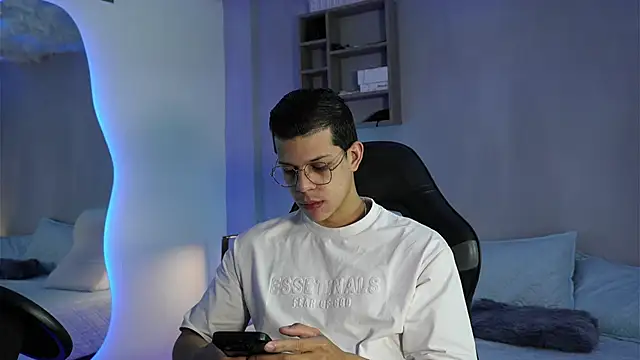 Snapshot of MarcoSullivan chatting on 04/07/26, 12:05 MarcoSullivan online show from 04/07/26, 12:05