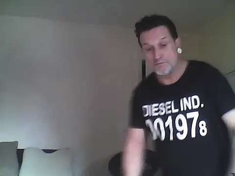 Snapshot of oopsxx chatting on 02/19/25, 02:34 oopsxx online show from 02/19/25, 02:34