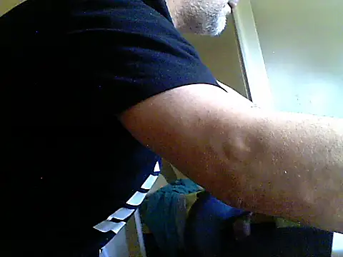 Snapshot of oopsxx chatting on 02/27/25, 12:23 oopsxx online show from 02/27/25, 12:23