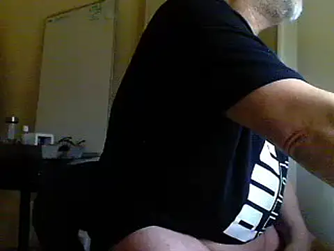 Snapshot of oopsxx chatting on 02/27/25, 03:26 oopsxx online show from 02/27/25, 03:26