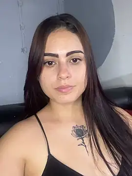 Snapshot of Azuna25 chatting on 06/07/26, 12:59 Azuna25 online show from 06/07/26, 12:59