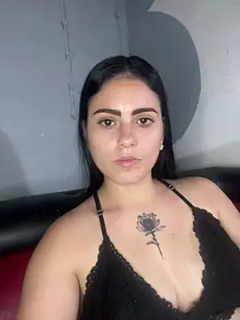 Snapshot of Azuna25 chatting on 07/17/26, 11:31 Azuna25 online show from 07/17/26, 11:31