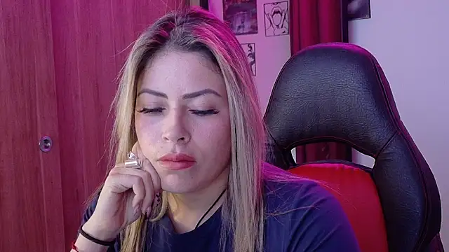 Natalia Montoya online show from 10/09/25, 01:58