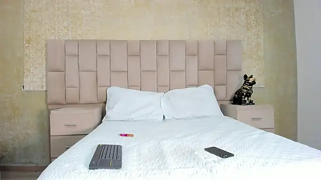 Snapshot of LaurenSnow chatting on 02/28/25, 03:48 LaurenSnow online show from 02/28/25, 03:48