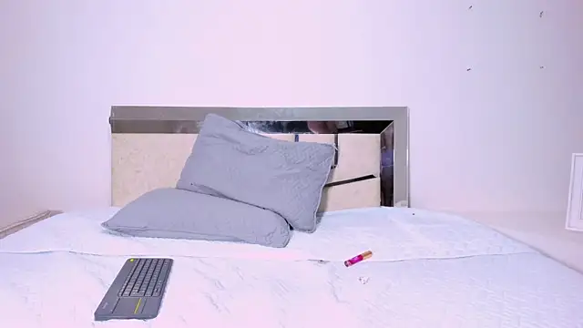 LaurenSnow online show from 03/01/25, 07:26