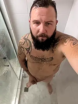 Snapshot of beardedbeasty86 chatting on 10/20/25, 09:32 beardedbeasty86 online show from 10/20/25, 09:32