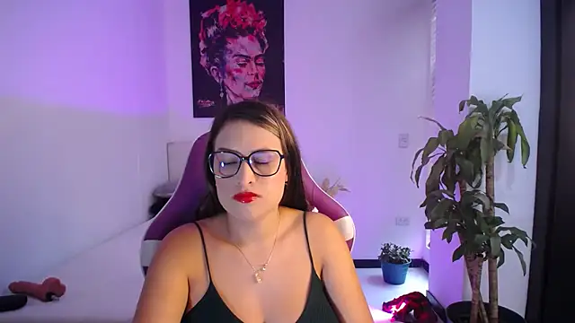 esmeraldaa230 online show from 10/30/25, 07:47