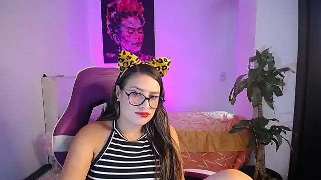 Snapshot of esmeraldaa230 chatting on 01/08/26, 08:11 esmeraldaa230 online show from 01/08/26, 08:11