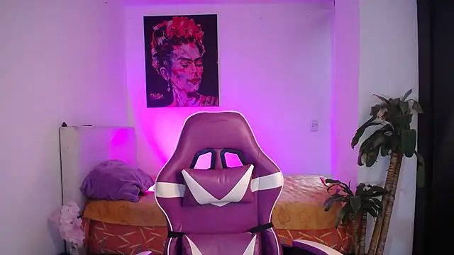 Snapshot of esmeraldaa230 chatting on 01/10/26, 07:37 esmeraldaa230 online show from 01/10/26, 07:37