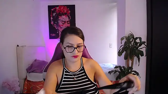 Snapshot of esmeraldaa230 chatting on 02/12/26, 07:20 esmeraldaa230 online show from 02/12/26, 07:20