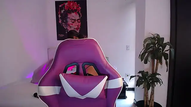 Snapshot of esmeraldaa230 chatting on 02/20/26, 06:52 esmeraldaa230 online show from 02/20/26, 06:52