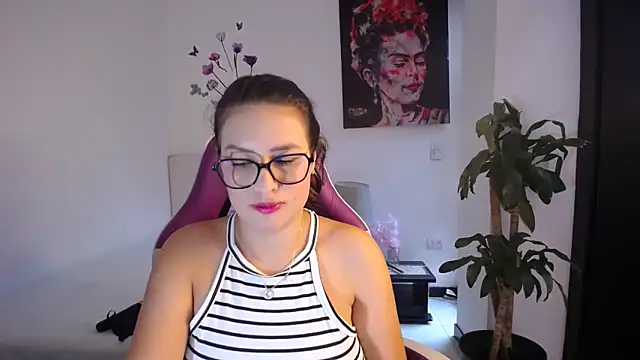 Snapshot of esmeraldaa230 chatting on 02/22/26, 07:23 esmeraldaa230 online show from 02/22/26, 07:23