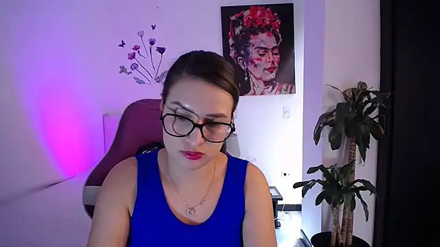 Snapshot of esmeraldaa230 chatting on 03/20/26, 07:30 esmeraldaa230 online show from 03/20/26, 07:30