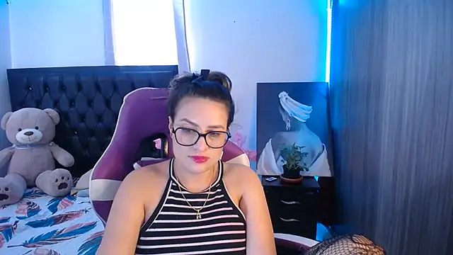 esmeraldaa230 online show from 05/31/26, 07:26