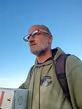 Snapshot of FloppyPickle4u chatting on 02/11/25, 12:59 FloppyPickle4u online show from 02/11/25, 12:59