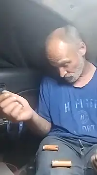 Snapshot of FloppyPickle4u chatting on 02/12/25, 07:23 FloppyPickle4u online show from 02/12/25, 07:23