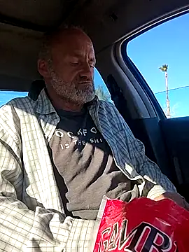 Snapshot of FloppyPickle4u chatting on 02/20/25, 04:14 FloppyPickle4u online show from 02/20/25, 04:14