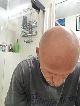 Snapshot of FloppyPickle4u chatting on 02/25/25, 06:09 FloppyPickle4u online show from 02/25/25, 06:09