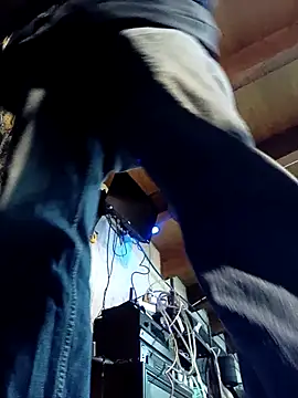 Snapshot of FloppyPickle4u chatting on 11/28/25, 04:15 FloppyPickle4u online show from 11/28/25, 04:15