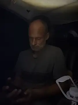 Snapshot of FloppyPickle4u chatting on 12/01/25, 01:43 FloppyPickle4u online show from 12/01/25, 01:43